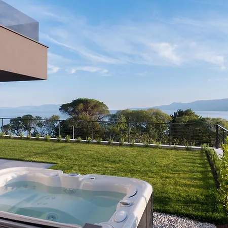 The Blue Star Luxury With A Sea View And A Private Parking Fiume